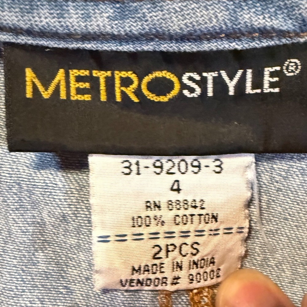 Vintage Metrostyle Women 4 Light Wash Denim Vest V-Neck Jean Top 90s Y2K Blue - Picture 3 of 9